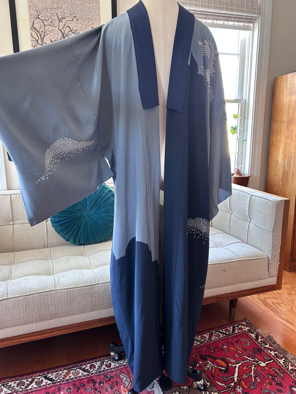 Mens Silk Kimono, Ombré Dyed with Kanoko Shibori Detail - Picture 3 of 10